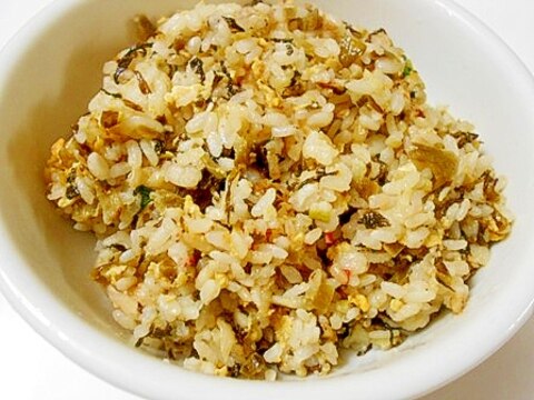 残った鶏手羽の茹で鶏で　高菜炒飯